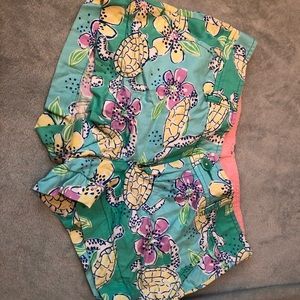 Lilly Pulitzer moving slowly Walsh shorts